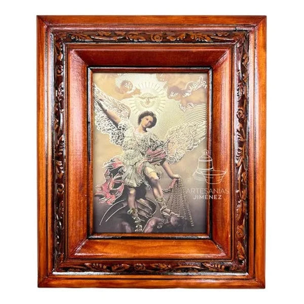 Cuadro de San Miguel Arcángel, acabado nogal, hecho a mano en México
