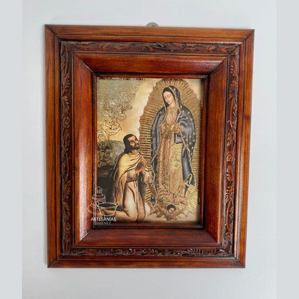 Cuadro de la Virgen de Guadalupe y Juan Diego, acabado nogal, hecho a mano en México