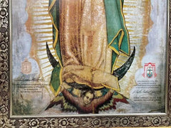 Cuadro de la Virgen de Guadalupe con marco oro y rosas