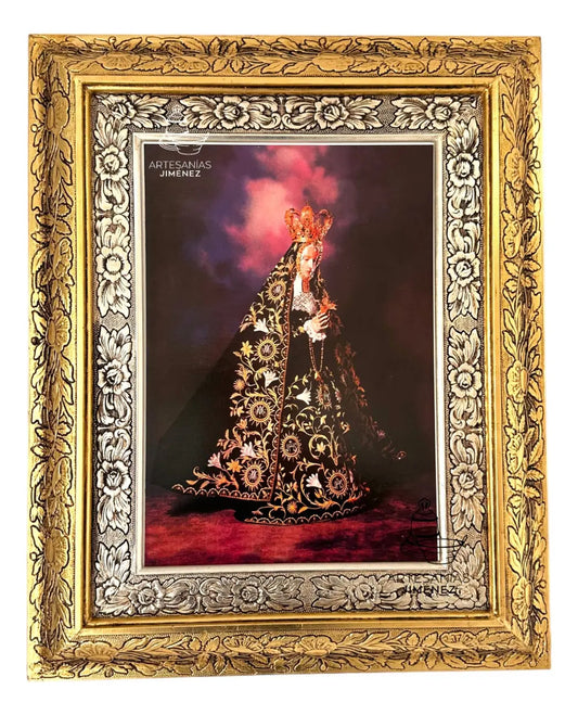 Cuadro de la Virgen de la Soledad de 60x47 cm, acabado combinado oro y plata, hecho a mano en México