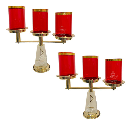 Par de candeleros de tres luces modelo piramidal, ónix y latón, pantallas rojas, hechos a mano en México