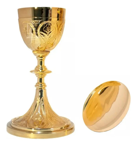 Cáliz y patena para iglesia o capilla tradicional, de latón con baño de oro, hecho a mano en México