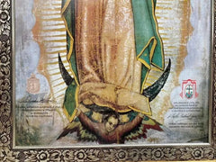 Cuadro de la Virgen de Guadalupe con marco oro y rosas