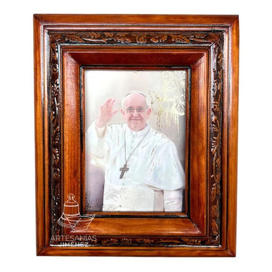 Cuadro del papa Francisco, acabado nogal, hecho a mano en México